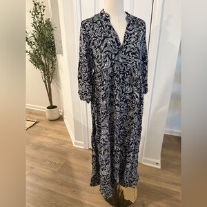 Elegant Black and White Floral Maxi Dress